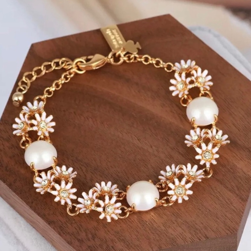 NWT Kate Spade Loves Me Not Gold Flower